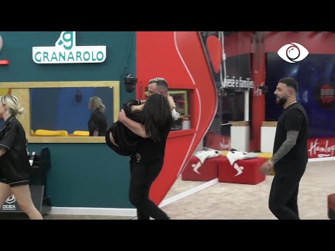 Ronaldo merr në krahë Jorin dhe e çon te krevati - Big Brother Albania Vip 2