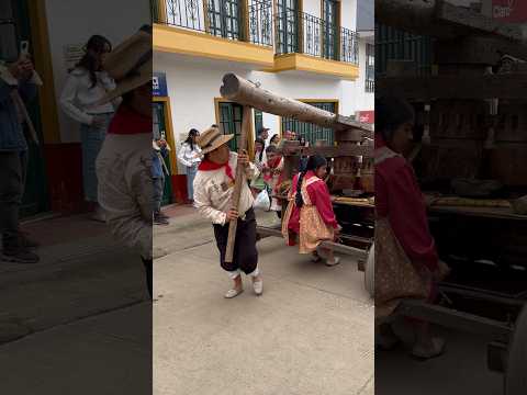 Parte 8 del segundo desfile regional de Carrozas y comparsas en #Guayatá.