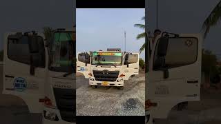 Video Nhiều xe tải và kèn nha ae
