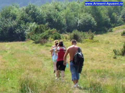 www.Arieseni-Apuseni.ro       Pe jos spre Targul de fete - Gaina 2009