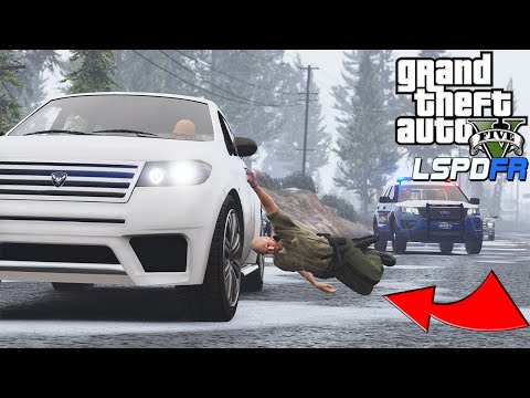 Shows suspect dragging deputy in his car during traffic stop | GTA 5 LSPDFR Police Mod
