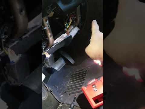 Replacing 2006 charger blend door actuator driver side