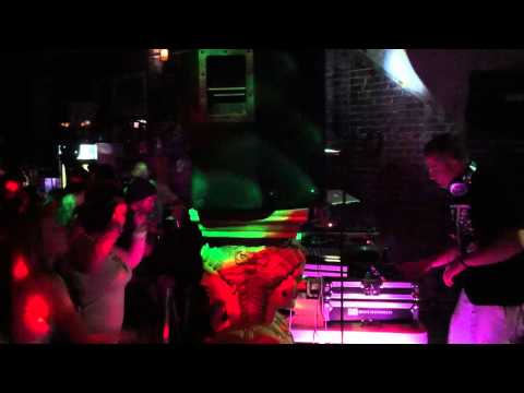 Sub Statik - getting the crowd right for Unicorn Fukr