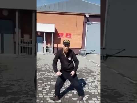 корабля сбежал. капитан залупа с корабля сбежал текс. корабля сбежал. корабля залупы с корабля сбежал. плыли мы по морю ветер мем.