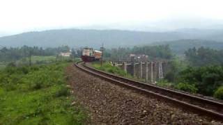 preview picture of video 'Train Railway : Pasing Sakalibels Bridge'