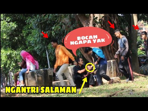 salaman-cium-tangan-keorang-yang-gak-dikenal-prank-indonesia