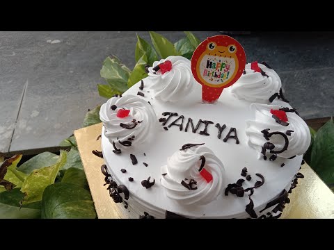 Black forest cake🎂#blackforestcakedecoration#cake #egglesscake#cakedecorating#homemade #whippedcream