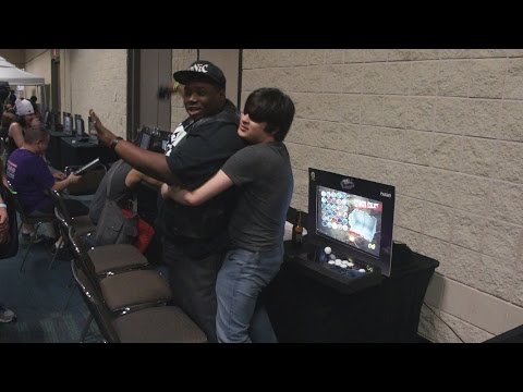 USFIV MEGACON 2015 MADNESS - MANIC (Sagat) vs Geoff The Hero (Hugo)