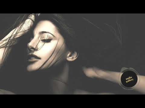 Crisologo x Emma Peters - Angela