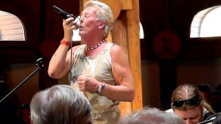 Ray Phillips - Little Bird (Live at Gastroblues Festival, Paks, Hungary, 2011).MOV