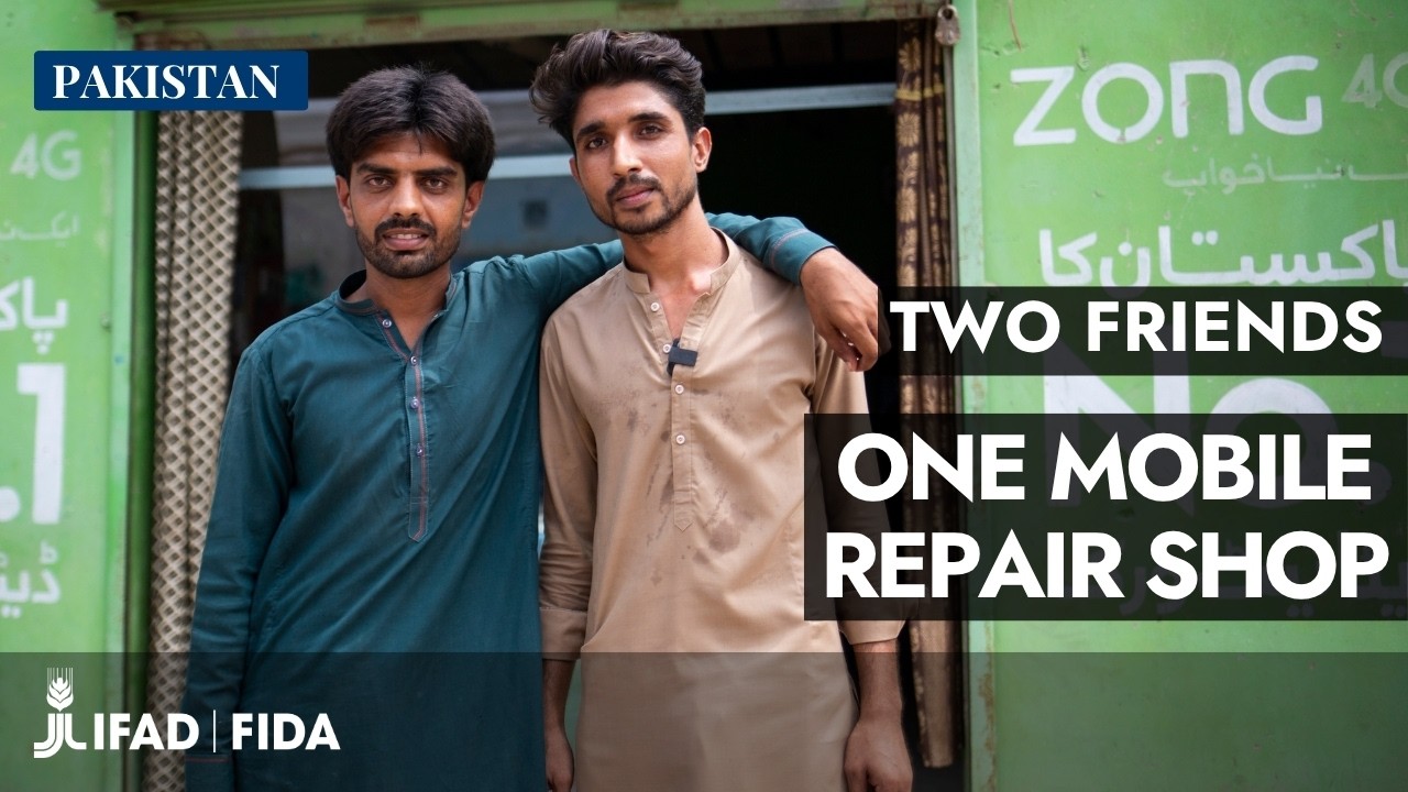 Pakistan: the two friends repairing mobile phones