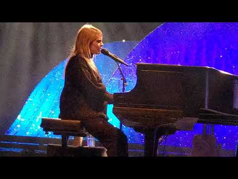 Cœur de Pirate.Crier tout bas+Rivière éternité+Oublie-moi+Lost River.Théâtre Royal de Mons.01/12/21.