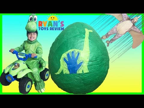 GIANT EGG SURPRISE OPENING The Good Dinosaur Toys Video