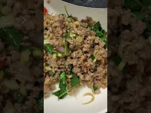 Pad Krapow thịt xào kiểu Thái