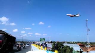 preview picture of video 'Lion Air low distance Janti Flyover'