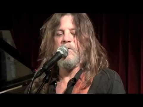 Walt Wilkins & The Mystiqueros: Someone somewhere tonight