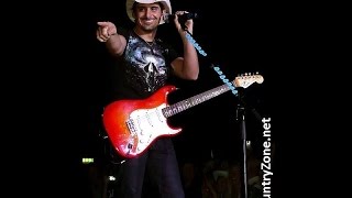 Brad Paisley-workin on a tan