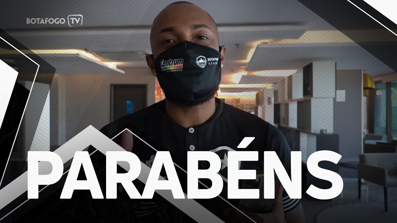 VÍDEO: Chay celebra aniversário, ganha presente e recebe os parabéns de sócios-torcedores do Botafogo