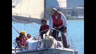 preview picture of video 'Gita scolastica in barca a vela 15 aprile 2013 - Gera Lario'