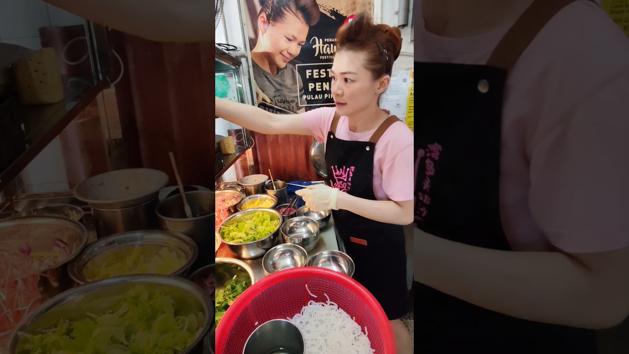 Penang’s Michelin-Recognized Laksa 🇲🇾🍜 | Must-Try Street Food in Malaysia