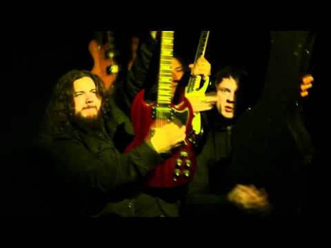 Herra Ylppö & Ihmiset: Pojat Ei Tanssi (Official Video)