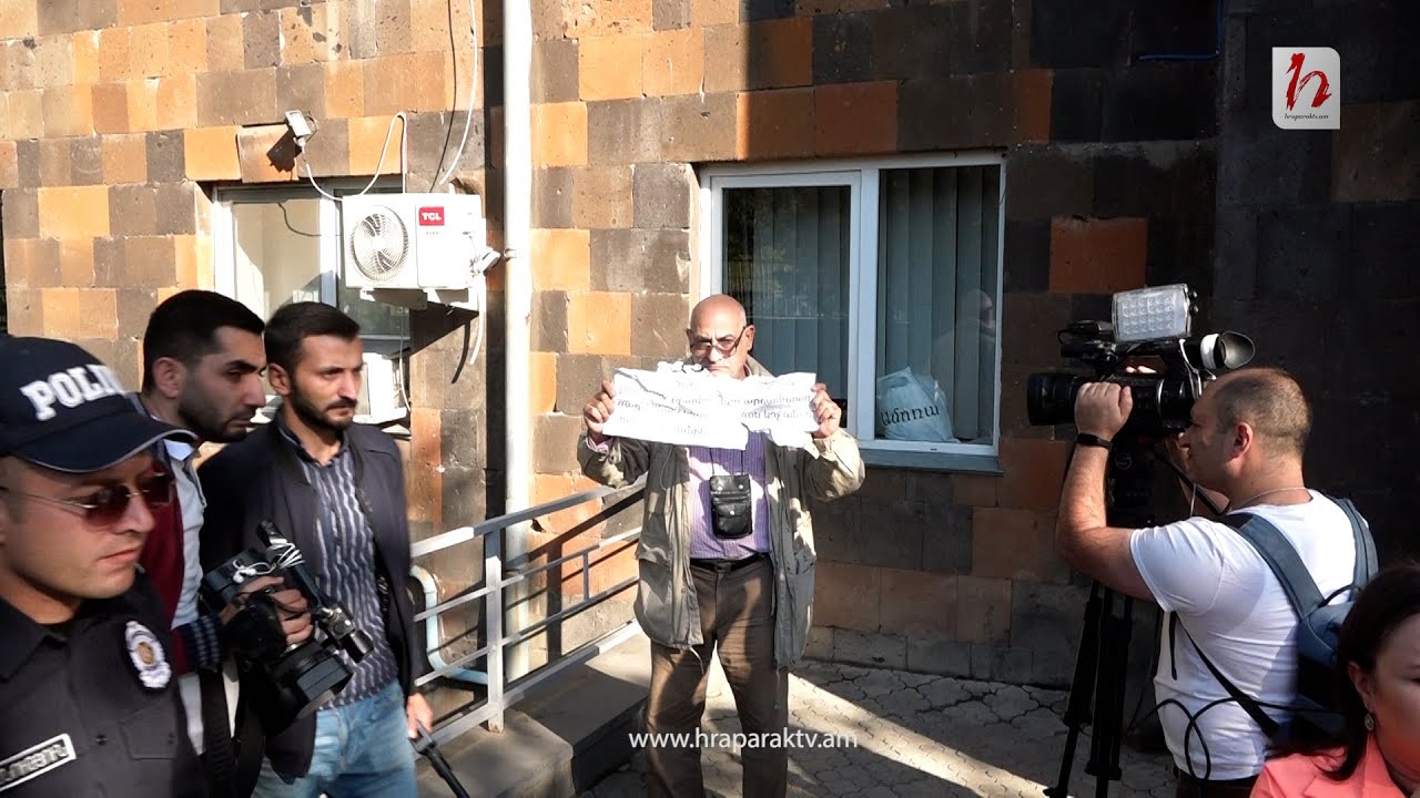 Գյումրեցիները պատռեցին Վարդգես Գասպարիի թուղթը, ամոթանք տվեցին