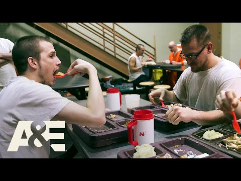 60 Days In: Celebrating Thanksgiving in Jail (Season 1) | A&E