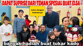 Download lagu DAPAT SUPRISE DARI TEMAN SPESIAL BUAT ELSA DAN BANYAK HADIAH BUAT TUKAR KADO SERU BANGET mp3