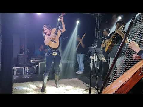 Adriana Farias Violeira e banda participação de  Thiago Raja