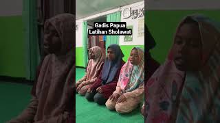 Download lagu Gadis papua latihan sholawat mp3 Download lagu Gadis papua latihan sholawat mp3