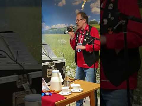 Jon em Veedel ovends de Lampe aan