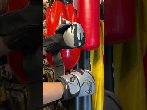 ~子甄彣璟~拳力開打！買拳套送纏帶 拳套 拳擊 手套 穩固手腕、增強打擊力，戰力再升級