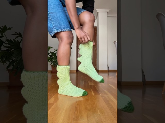 Vídeo relacionado con Xanthelle Calcetines para niños, 5 pares de calcetines de niños talla 31-34, calcetines infantiles sin costuras, calcetines de dinosaurios divertidos de algodón
