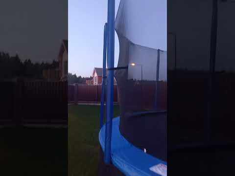 Собранный на участке батут 