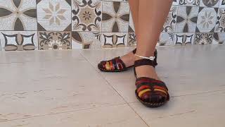 Vídeo de Sandália em Couro Luiza/Color Trend