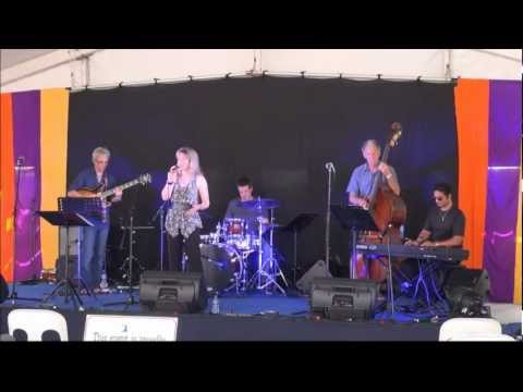 Robyn Brown, Dingo Creek Jazz & Blues Festival 2012.wmv