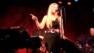 The Tierney Sutton Band Perform "Ding-Dong" at Birdland