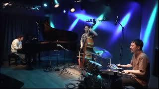 Download lagu With A Song In My Heart - Yoshimasa Otsuka Trio mp3
