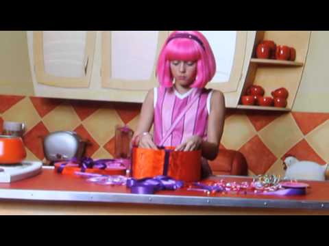 LazyTown with Chloe Lang behind the scenes