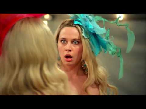 Cena do Desfile - As Branquelas