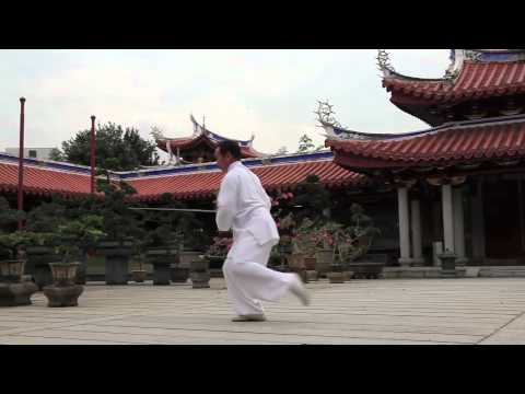 Master Daniel Tan   Tai Chi Sword  32 Yang Style