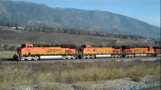 preview picture of video 'BNSF: 5 BNSF locos lead a double stack up Cajon Pass at Keenbrook'
