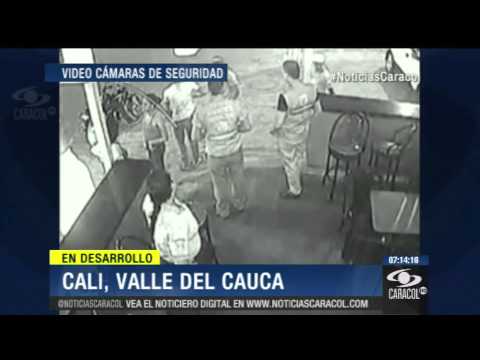 , title : 'Impactante video revela tiroteo en bar de Cali donde murieron ocho personas - 29 de Noviembre 2013'