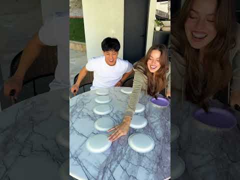 Uncover And Match The Colors To Win!!