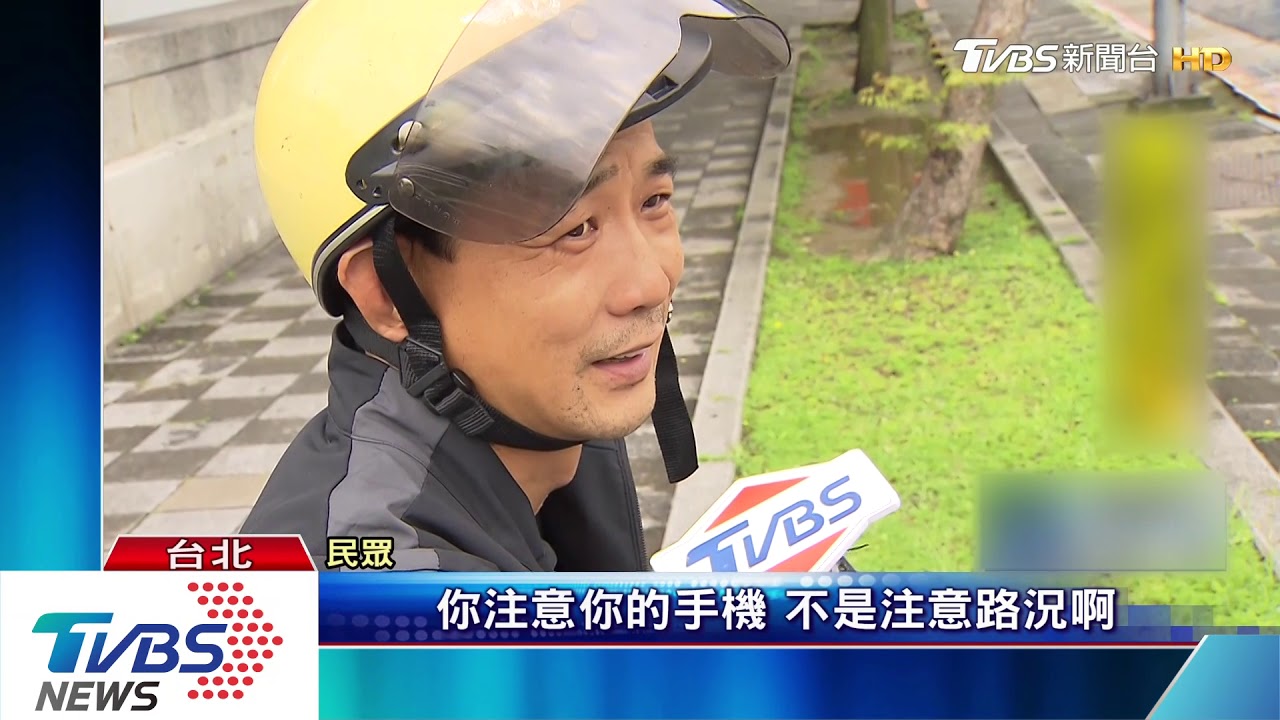 警執法困擾!開車滑手機「非手持」 未來恐開罰