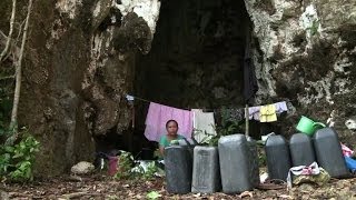 preview picture of video 'Leben wie in der Steinzeit - nach dem Taifun auf den Philippinen'