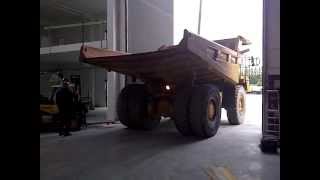 preview picture of video 'Caterpillar CAT 769 D driven backwards into workshop - RTC Group'