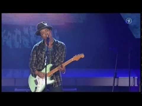 Bruno Mars - Grenade live at the New Pop Festival  2011