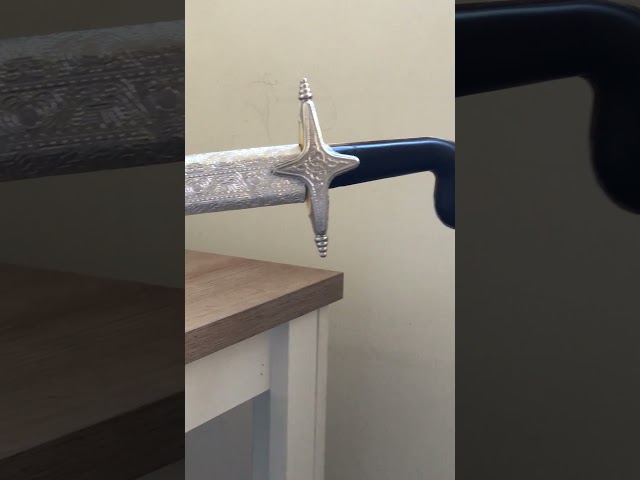 سيف فضي مع 2قواعد