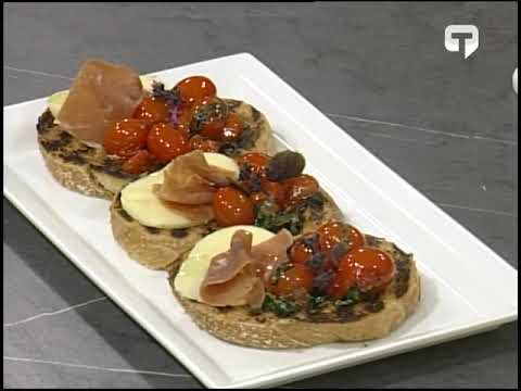 Hoy preparamos brusquetas de tomate confitado y jamón serrano